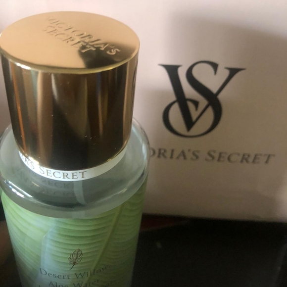 Victoria's Secret Beneath the palm - Picture 3 of 8